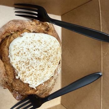 Shotgun House Coffee Roasters - Cinnamon roll - Coffee Roasteries Near Me - San Antonio, Texas