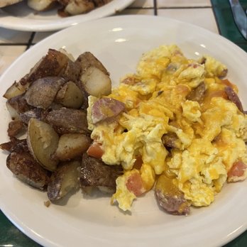 Coffee Pub - Big Scramble- Chicken Apple Sausage, Tomatoes, and cheese and the amazing Pub Potatoes. All so delicious! - Breakfast & Brunch Near Me - Las Vegas, Nevada Coffee Pub - Big Scramble- Chicken Apple Sausage, Tomatoes, and cheese and the amazing Pub Potatoes. All so delicious! - Breakfast & Brunch Near Me - Las Vegas, Nevada
