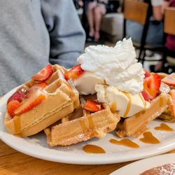 Scrambled - Ice cresm strawberry waffle