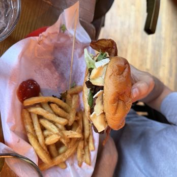 Lakeshore Resort - Brie and Bacon Burger - Resorts Near Me - Lakeshore, California Lakeshore Resort - Brie and Bacon Burger - Resorts Near Me - Lakeshore, California