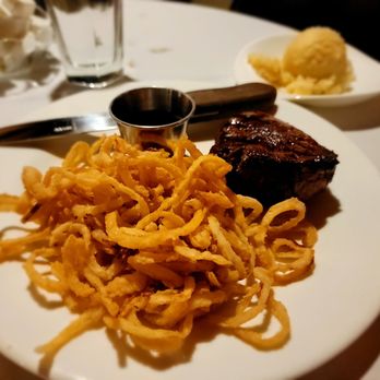 The Packing House - 6 oz medium rare filet mignon dinner - American Near Me - Milwaukee, Wisconsin The Packing House - 6 oz medium rare filet mignon dinner - American Near Me - Milwaukee, Wisconsin