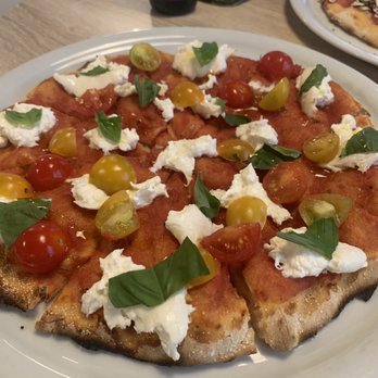 Pizzeria Romana Alfama - Tomato and burrata - Pizza Near Me - Lisbon, 11