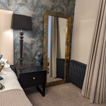 Rutland Hotel - Full length mirror in bedroom - Hotels Near Me - Edinburgh, EDH Rutland Hotel - Full length mirror in bedroom - Hotels Near Me - Edinburgh, EDH
