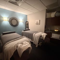 Hand & Stone Massage and Facial Spa