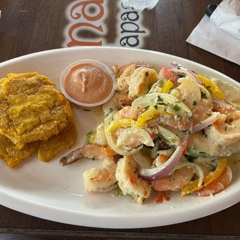 Buena Vibra - Aguacate relleno de Camarones y tostones. - Caribbean Near Me - Cabo Rojo, Puerto Rico Buena Vibra - Aguacate relleno de Camarones y tostones. - Caribbean Near Me - Cabo Rojo, Puerto Rico