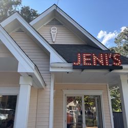 Jeni's Splended Ice Cream - Out front