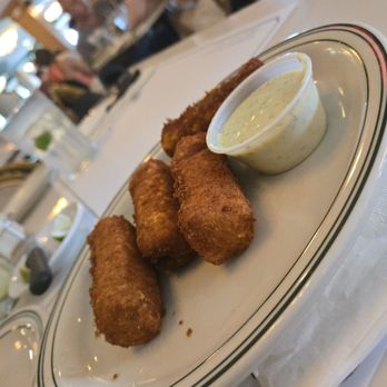 Versailles - croquetas variadas: jamon, pollo and bacallao ($5,95) - Cuban Near Me - Miami, Florida Versailles - croquetas variadas: jamon, pollo and bacallao ($5,95) - Cuban Near Me - Miami, Florida