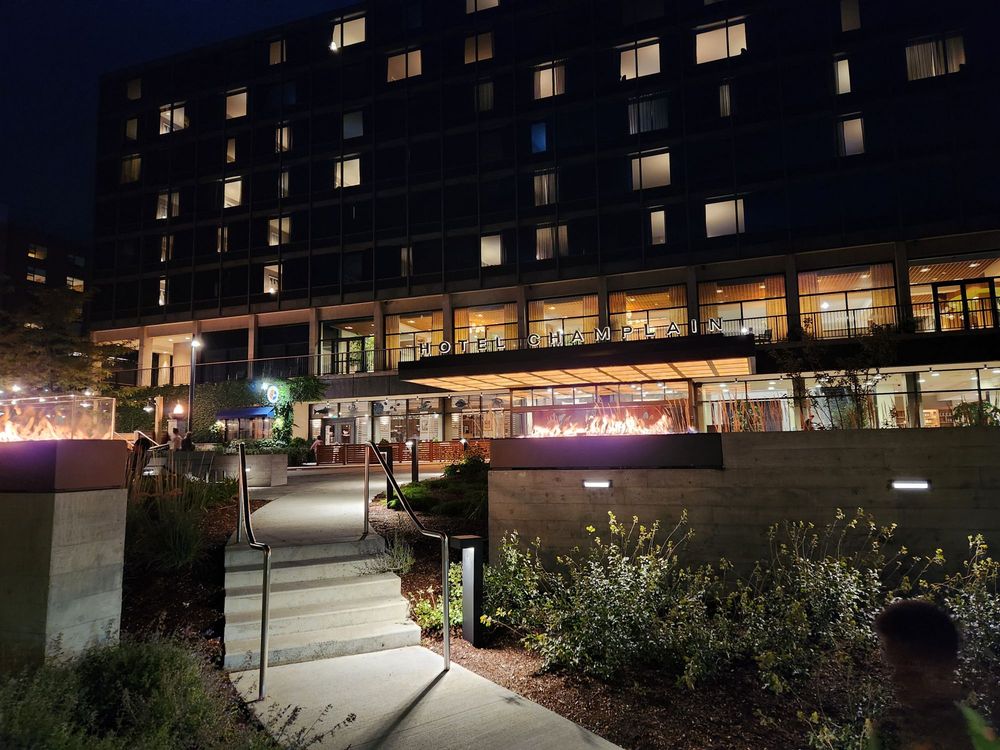 HOTEL CHAMPLAIN BURLINGTON, CURIO COLLECTION BY HILTON - Updated