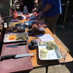 Weber Grill Academy - Prepping chicken