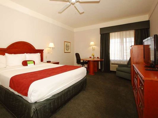 La Quinta Inn & Suites by Wyndham Phoenix I-10 West by null