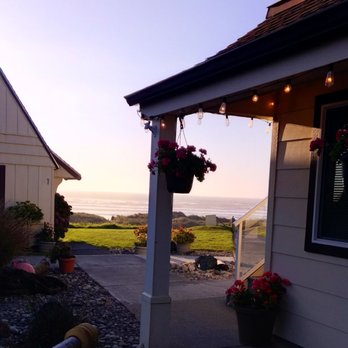 Windermere On The Beach - The view when standing in front of the office. On the right is the staircase leading up to our room above the office. - Hotels Near Me - Bandon, Oregon Windermere On The Beach - The view when standing in front of the office. On the right is the staircase leading up to our room above the office. - Hotels Near Me - Bandon, Oregon