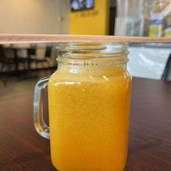 Menuderia Maria - Jugo de naranja recién exprimido. Freshly squeezed orange juice.