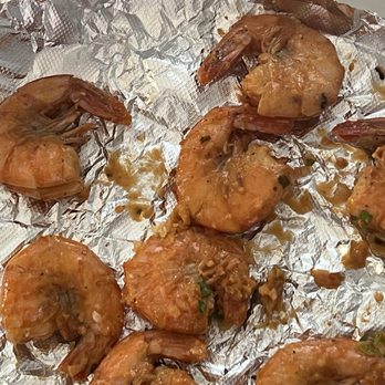 Mombo's Pizza - This is how the shrimp came legs and all. definitely not like the picture on their website. Maybe that's why it was cheaper. - Pizza Near Me - Cotati, California