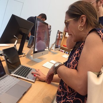 Apple Brickell City Centre - Computers Near Me - Miami, Florida