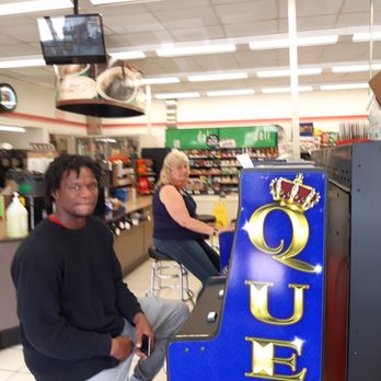 7-Eleven - Customers not wearing face covering. No enforcement. - Convenience Stores Near Me - Williamsburg, Virginia 7-Eleven - Customers not wearing face covering. No enforcement. - Convenience Stores Near Me - Williamsburg, Virginia