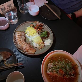 Hana Makgeolli - Pork belli with Napa cabbage, thinly sliced garlic, kimchi and dipping sauce with scallions & marinated cooked sliced chicken - yummy - Wine Tasting Room Near Me - Brooklyn, New York Hana Makgeolli - Pork belli with Napa cabbage, thinly sliced garlic, kimchi and dipping sauce with scallions & marinated cooked sliced chicken - yummy - Wine Tasting Room Near Me - Brooklyn, New York