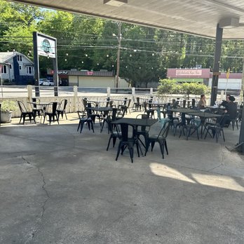 The Daily Ration - Outside eating area at the restaurant front - Breakfast & Brunch Near Me - Chattanooga, Tennessee