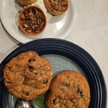 Karai Crab - Chocolate chip cookies and Pecan Tarts - Seafood Near Me - Honolulu, Hawaii Karai Crab - Chocolate chip cookies and Pecan Tarts - Seafood Near Me - Honolulu, Hawaii