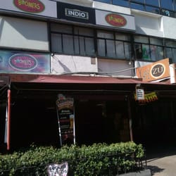 Boomers - Boomers ofrece una gran variedad de bebidas nacionales e internacionales, así como platillos y bocadillos diversos.