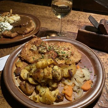 Schnitzelbank - Schnitzel with fried potatoes - Wine Bars Near Me - Heidelberg, BW Schnitzelbank - Schnitzel with fried potatoes - Wine Bars Near Me - Heidelberg, BW