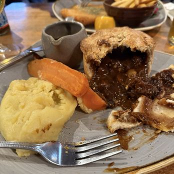 Greyfriar's Bobby bar - Stout beef pie - Scottish Near Me - Edinburgh, EDH Greyfriar's Bobby bar - Stout beef pie - Scottish Near Me - Edinburgh, EDH
