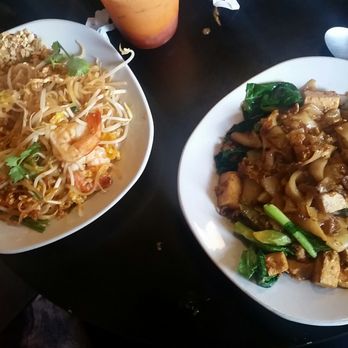 Thai Curry Simple - Pad Thai and pad see ew - Thai Near Me - Seattle, Washington