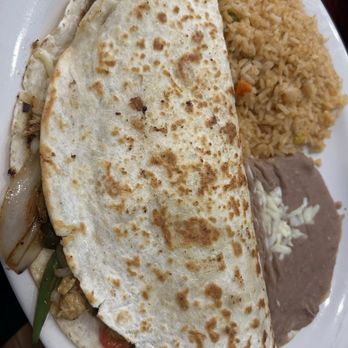 Primo’s Tacos & Tequila - Chicken fajitas quesadilla - Tacos Near Me - West Mifflin, Pennsylvania