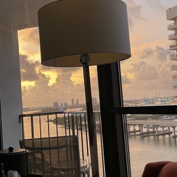 Miami Marriott Biscayne Bay - What an amazing sunset. - Hotels Near Me - Miami, Florida Miami Marriott Biscayne Bay - What an amazing sunset. - Hotels Near Me - Miami, Florida