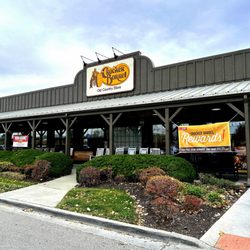 Cracker Barrel Old Country Store - Restaurant Exterior