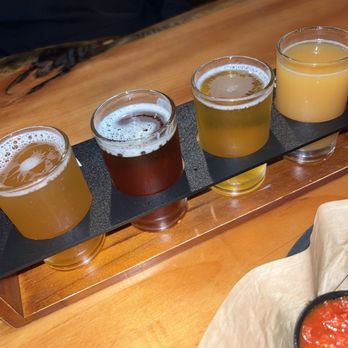Black Mtn Burger - Beer flight - Burgers Near Me - Lincoln, New Hampshire Black Mtn Burger - Beer flight - Burgers Near Me - Lincoln, New Hampshire