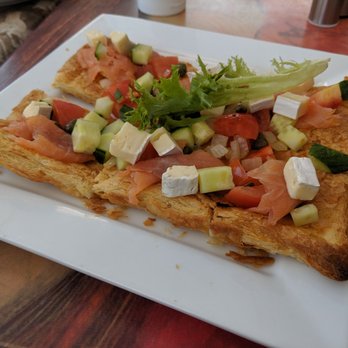 Prenup Pub - Smoked salmon puff pastry pizza - Gastropubs Near Me - Toronto, Ontario