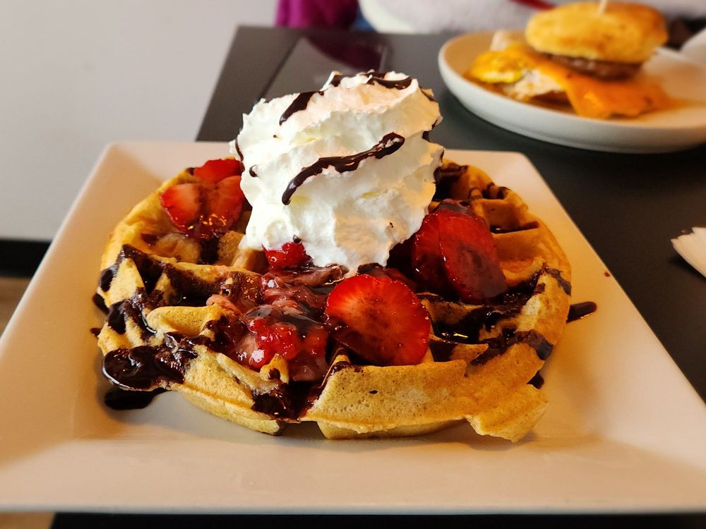 Bella Goose Coffee - Cafe on the River Logo