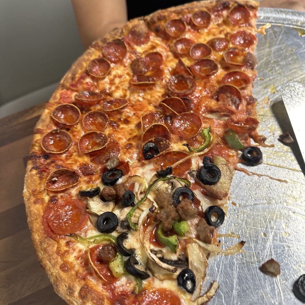 Great new pizza place. Got pepperoni and the deluxe pizza. Great new pizza place. Got pepperoni and the deluxe pizza.
