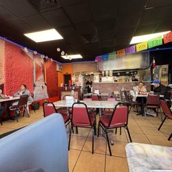El Callejon Del Beso Mexican Restaurant - Dining area