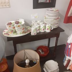 Kerry's Closet & Used Furniture - China