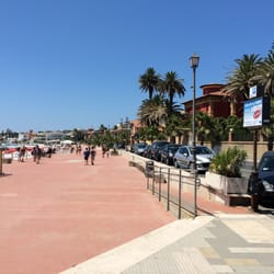 Spiaggia Santa Marinella - Walk down from train station to beach