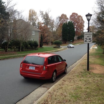 Big Rock Nature Preserve - weird parking in the middle of a community road - Parks Near Me - Charlotte, North Carolina