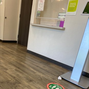 Quest Diagnostics - They have riches in here I thought it's medical place thy are late and they have the worst people work here - Laboratory Testing Near Me - Sacramento, California