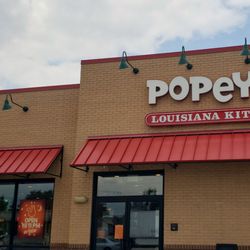 Popeyes Louisiana Kitchen - This Popeyes on Harlem Ave in Summit is staffed by friendly folks