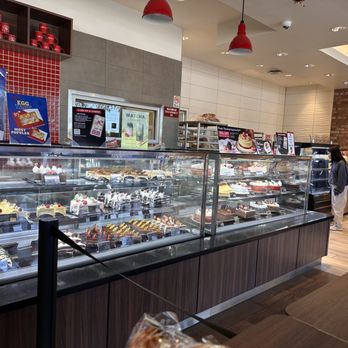85°C Bakery Cafe-Austin Airport - Inside of bakery/pastries - Coffee & Tea Near Me - Austin, Texas