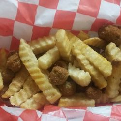 Freakyz Wingz - Fries (with okra, how it comes)
