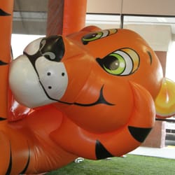 Tiger Bounce - Tiger says "HI!"