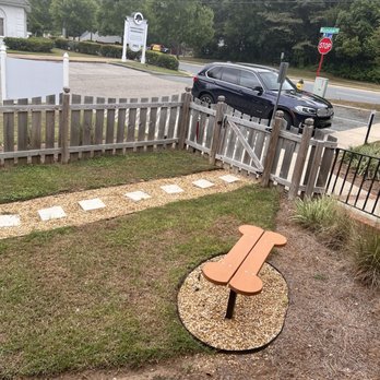 Bevis Veterinary Hospital - Front dog walk - Veterinarians Near Me - Tallahassee, Florida Bevis Veterinary Hospital - Front dog walk - Veterinarians Near Me - Tallahassee, Florida