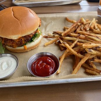 Harvest Moon Craft Kitchen - Kickin' Chicken - New American Near Me - Canal Winchester, Ohio