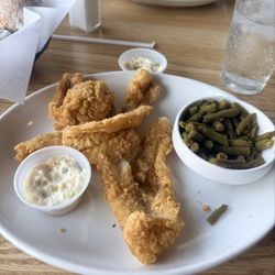 Club LaCon - Fried fish, green beans, cottage cheese