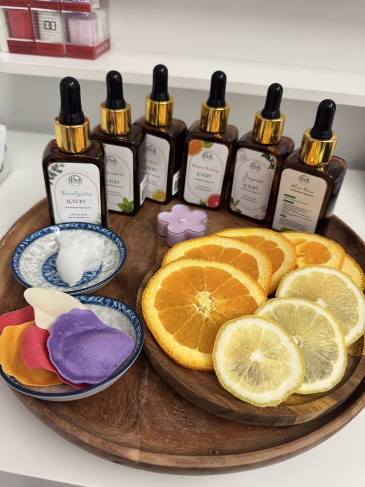 Nali's Nails and Spa Logo