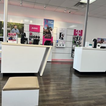 T-Mobile - Mobile Phones Near Me - Lawrenceville, Georgia T-Mobile - Mobile Phones Near Me - Lawrenceville, Georgia