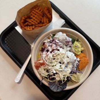 Hummus Republic - Bowl with lemon chicken - Mediterranean Near Me - Cincinnati, Ohio