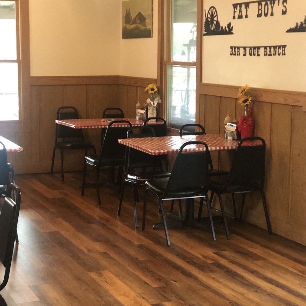 Fat Boy's Bar-B-Que Ranch - ows tables and chairs - Barbeque Near Me - Prattville, Alabama