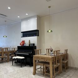 Silver Spring Sichuan Bistro - Piano